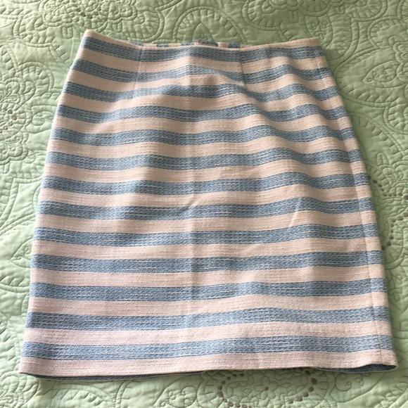 Lilly Pulitzer Dresses & Skirts - 💙Lilly Pulitzer Blue and White Pencil Skirt EUC💙
